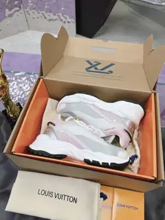 Louis Vuitton Factory Price: 381 Top Version Shoes