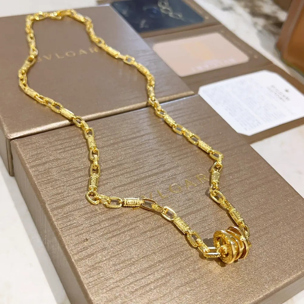 Bvlgari DIVAS’ DREAM series is in perfect condition and has invincible details. The unique