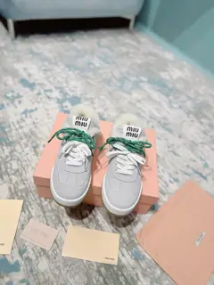 Miu Miu Miu’s new popular dirty shoes lace-up old white shoes