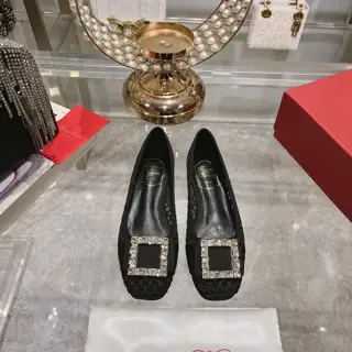 Roger Vivier new diamond buckle small square heel single shoes