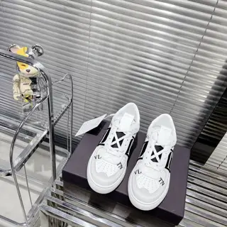 Valentino ONE STUD calfskin lace-up sneakers. Soft nappa leather low-top sneakers Classic