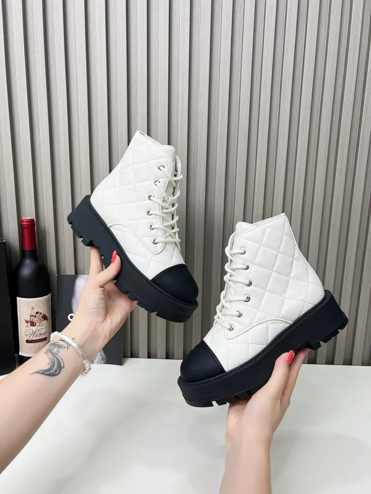 Chanel ankle boots adopt Chanel electric show diamond style