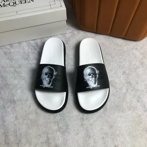 Alexander McQUEEN flip flops