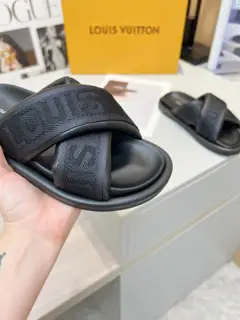 Louis Vuitton’s latest fashion casual slippers~