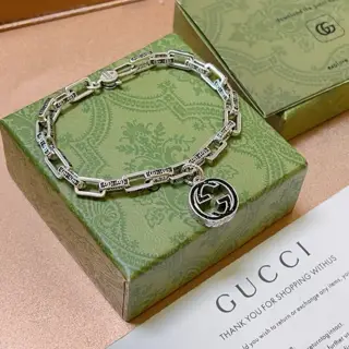 The latest classic Gucci bracelet. Exquisite style and texture. It is absolutely top-notch