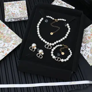 Dior Exquisite Vintage CD Pearl Set Recommended Necklace