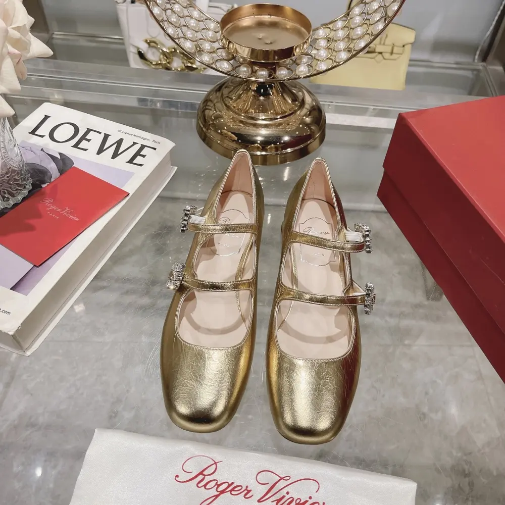 Roger Vivier new high-heeled Mary Jane shoes. The highly anticipated high-heeled Mary Jane