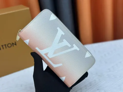 Louis Vuitton Wallet M80361