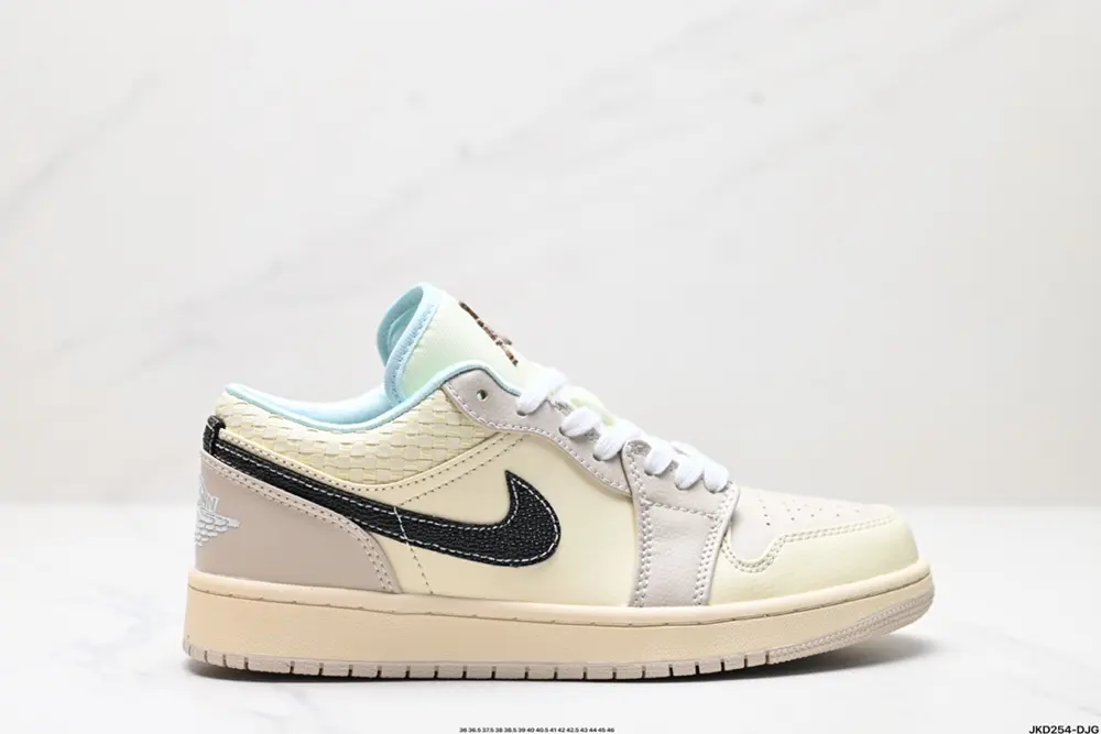 Nike Air Jordan 1 Low SE Sneakers HQ3440-101