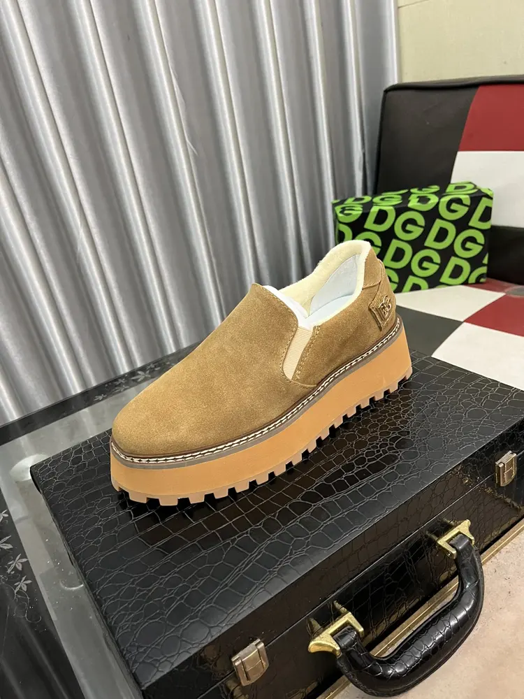 Dolce & Gabbana men’s sports and casual shoes. Top-quality original goods from the counter