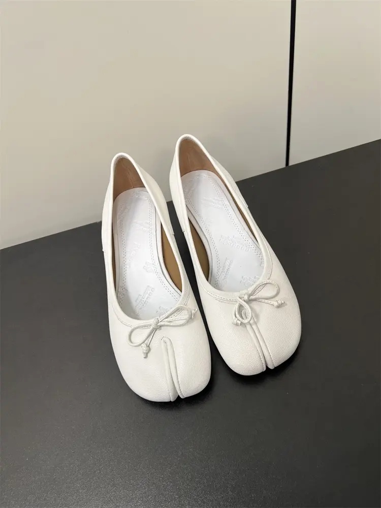 Maison Margiela mm6 retro bow split toe mid-heeled shoes