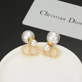 Dior Tribales Pearl Earrings These Dior Tribales earrings are a new take on an iconic Dior