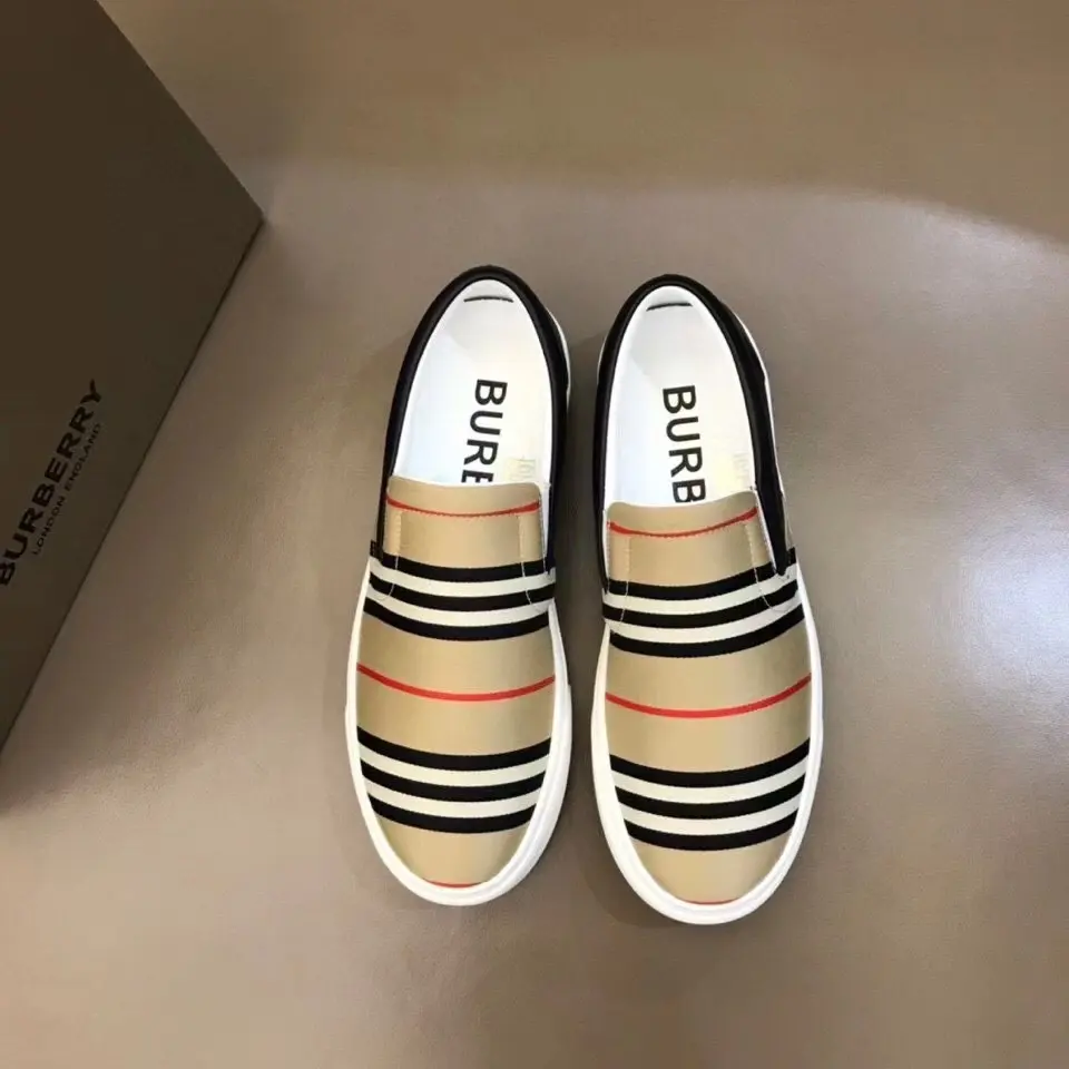 BURBERRY classic low-top sneakers