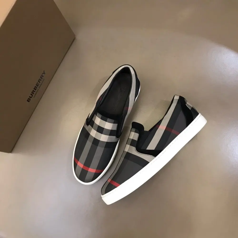 Burberry’s classic low-top sneaker for men