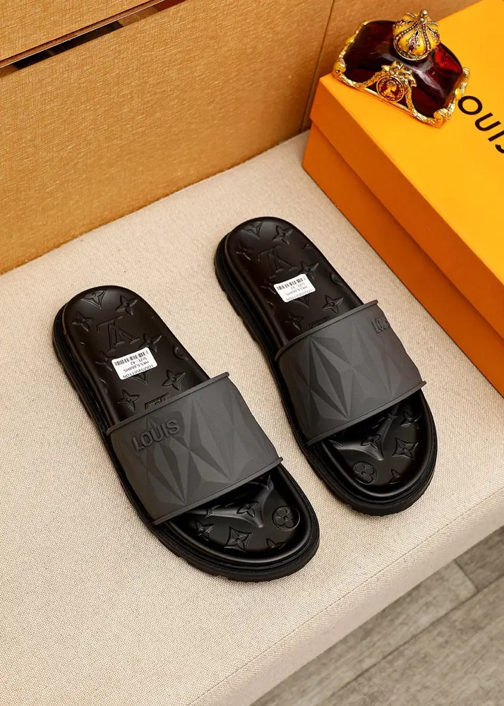 Louis Vuitton popular men’s slippers