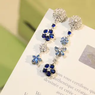 Van Cleef & Arpels flower earrings
