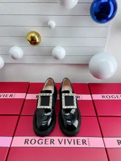 Roger Vivier loafers This pair of loafers is impeccable from the shoe shape to the leather