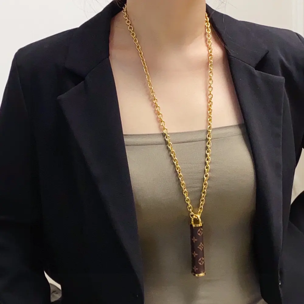 Louis Vuitton Bucket Long Letter Textured Sweater Chain Leather Long Necklace