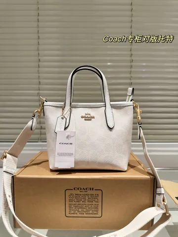 COACH Tote