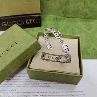 Gucci Daisy Bracelet The double G logo and floral pattern are alternately presented