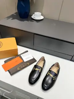Tods classic T-buckle British style loafers