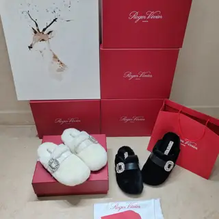 Roger Vivier’s new Viv Run series of diamond buckle wool slippers are now available ︎