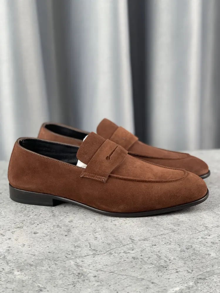 Zegna Loafers L’Asola’s tailored buttonhole details are inspired by Zegna suits. This pair