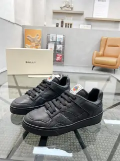 BALLY sports shoes are in classic colors