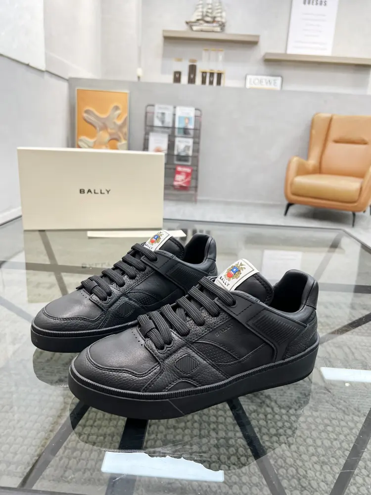 BALLY sports shoes are in classic colors