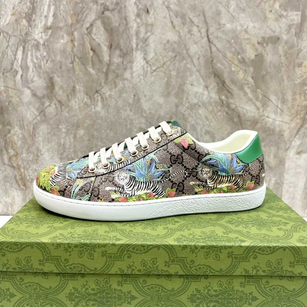 Gucci casual sneakers lace-up white shoes