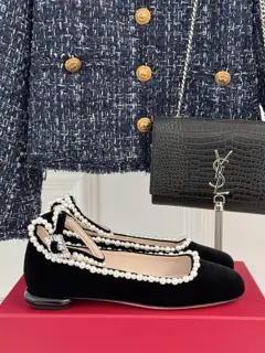 Roger Vivier classic pearl Mary Jane Shoes