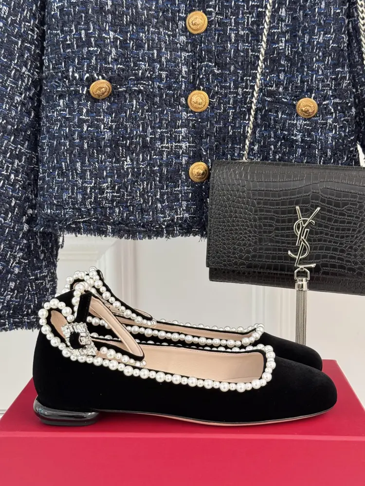 Roger Vivier classic pearl Mary Jane Shoes