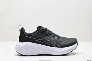Asics Novablast 4 lightweight running shoes 1011B934-011
