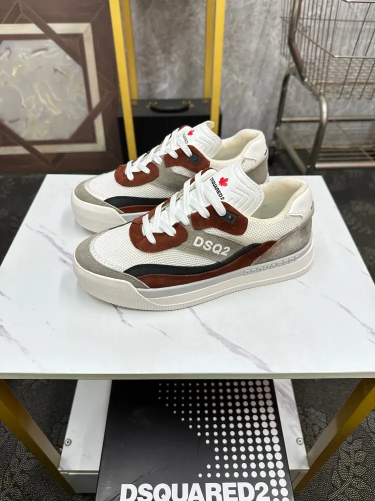 DSQUARED2 casual sports shoes are on sale at the same time in Z cabinet