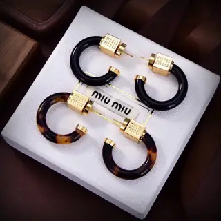 miumiu resin earrings The same brass material as the counter
