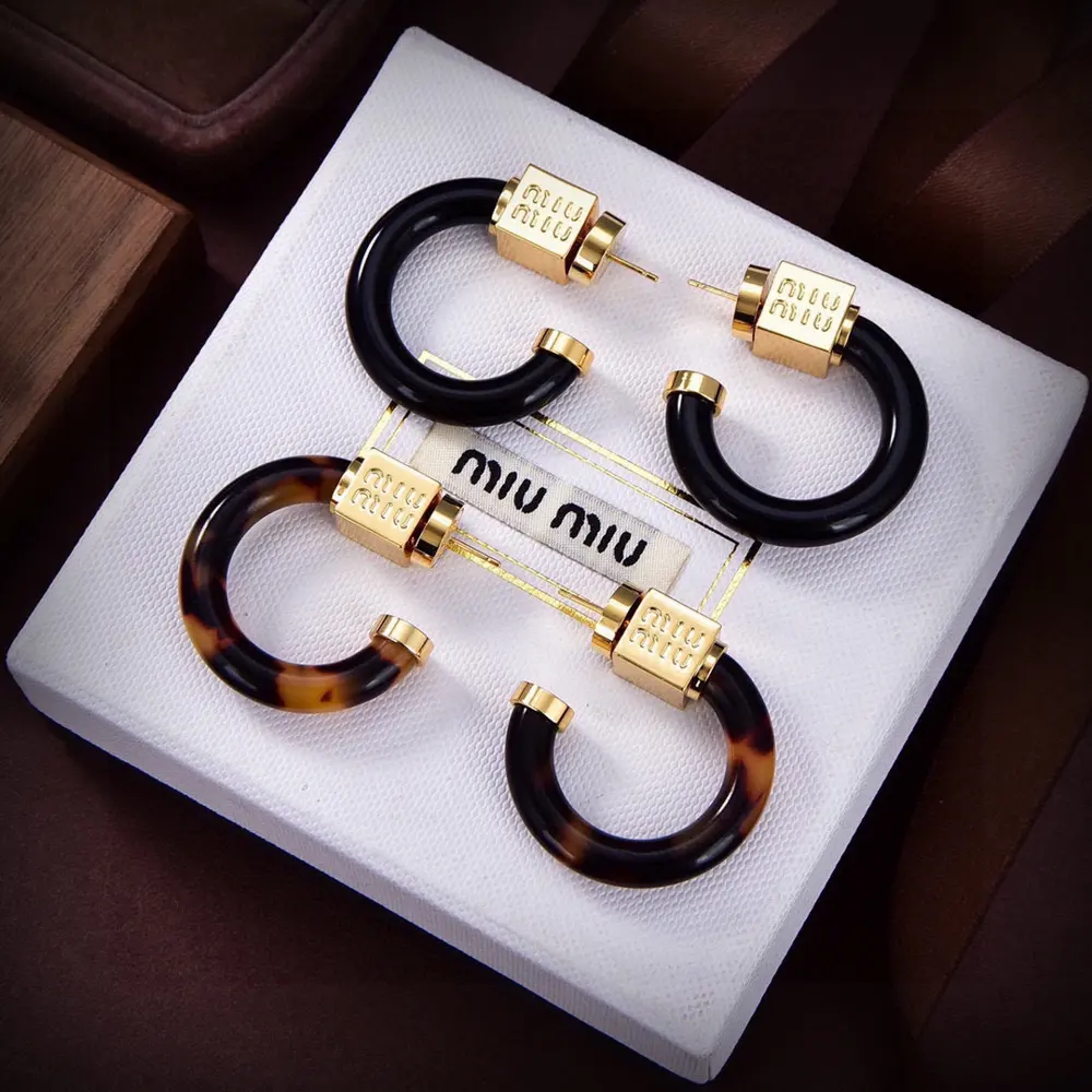 miumiu resin earrings The same brass material as the counter