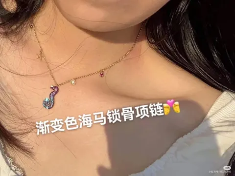 Swarovski gradient seahorse clavicle necklace