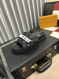 Louis Vuitton men’s slippers are now on sale at the counter