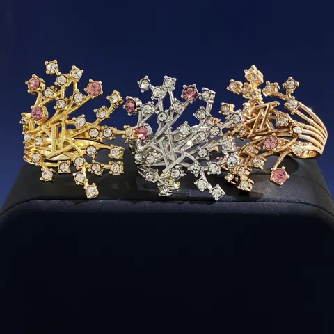 Louis Vuitton glossy high-end luxury atmosphere brilliant crystal zircon full diamond coral
