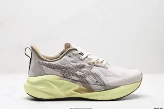 ASICS NOVABLAST 5 LE Lightweight Running Shoes 1012B765-400