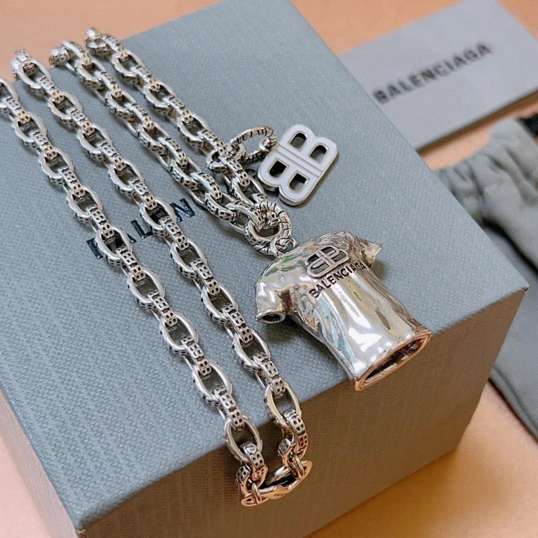 Balenciaga new necklace The same as the counter