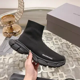 BALENCIAGA9th generation. Balenciaga 3XL has launched sock shoes. The new series inherits