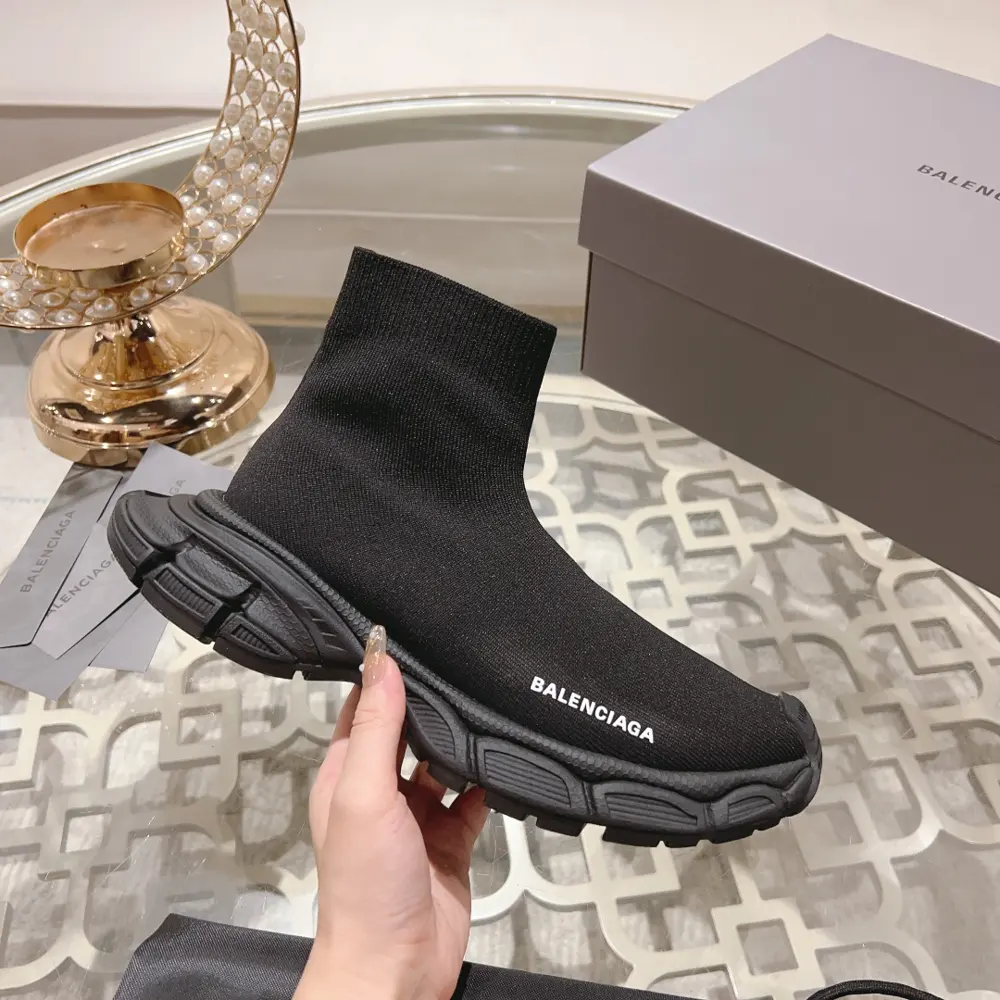 BALENCIAGA9th generation. Balenciaga 3XL has launched sock shoes. The new series inherits