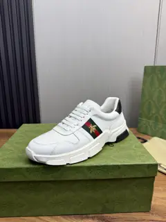 Gucci casual fashion men’s shoes The upper