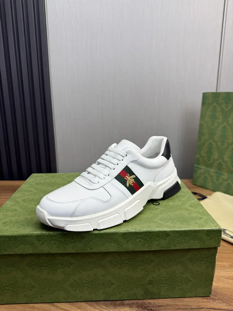 Gucci casual fashion men’s shoes The upper