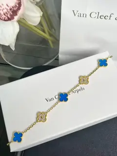 Van Cleef & Arpels Blue Chalcedony Diamond Flower Bracelet