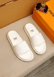 Louis Vuitton popular men’s slippers