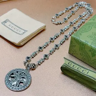 The latest Gucci necklace with a higher-end chain