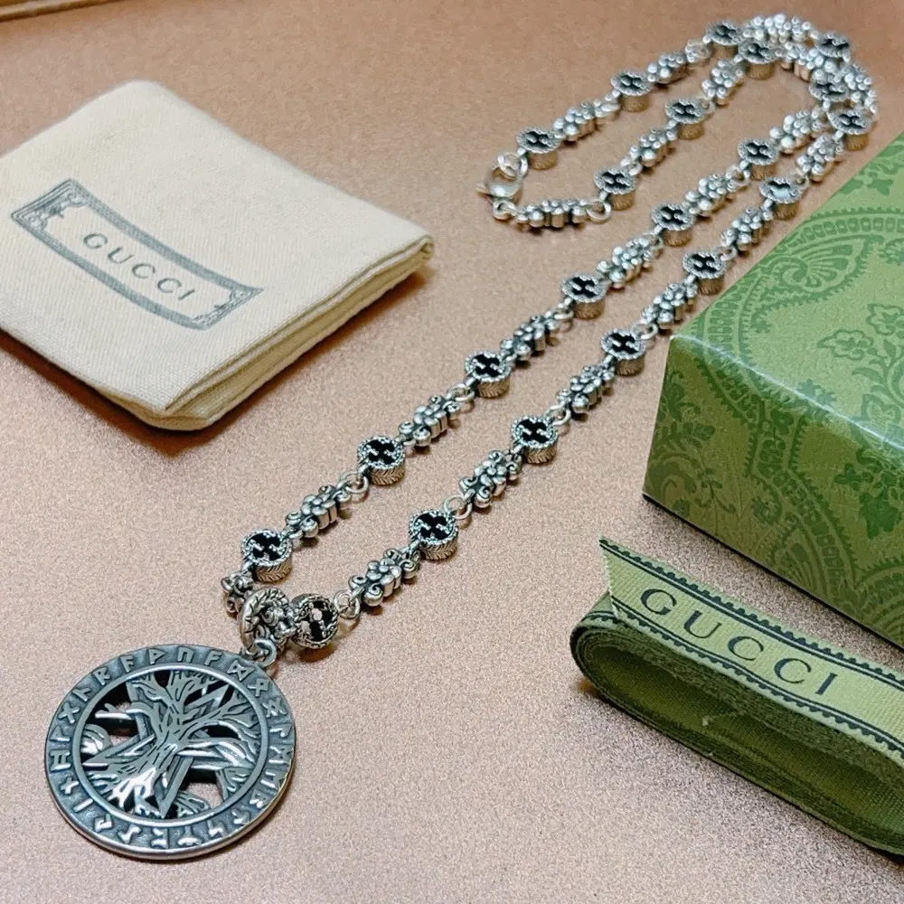 The latest Gucci necklace with a higher-end chain