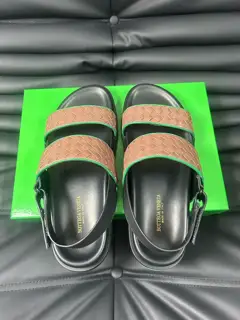 Bottega Veneta men’s spring and summer slippers